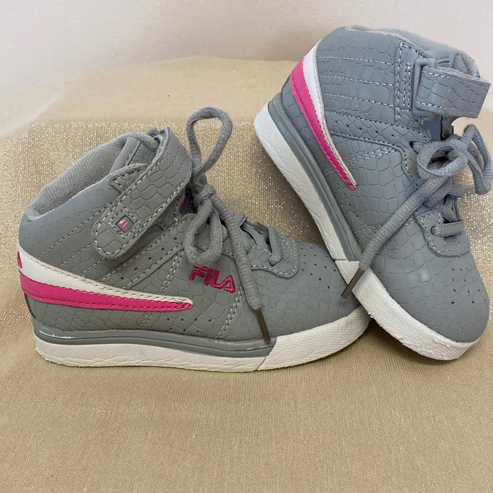 Little girls, Fila
